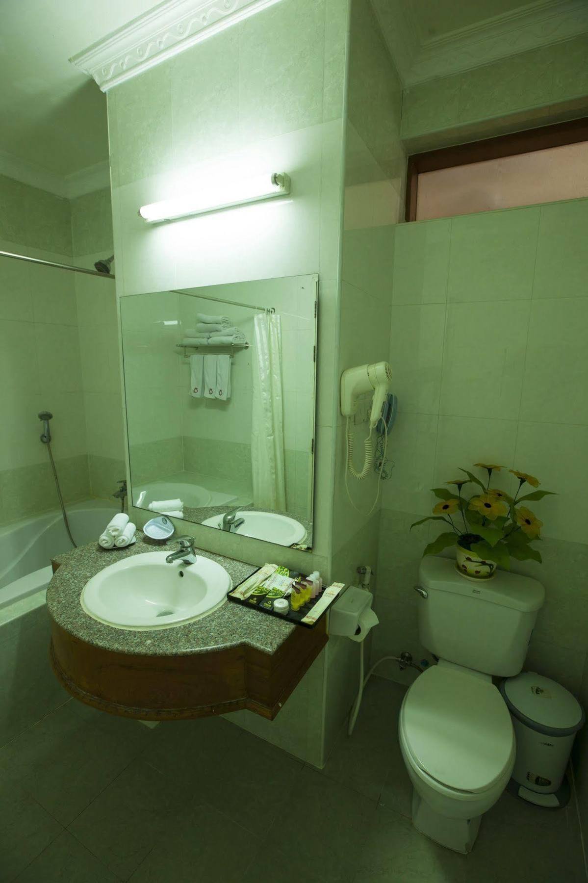 Hotel Queen مانديلاي المظهر الخارجي الصورة