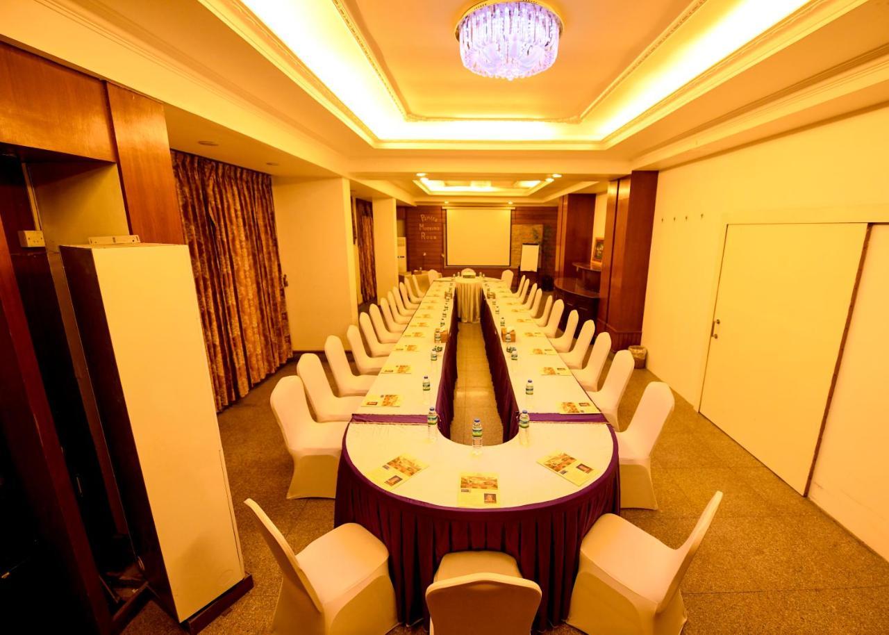Hotel Queen مانديلاي المظهر الخارجي الصورة