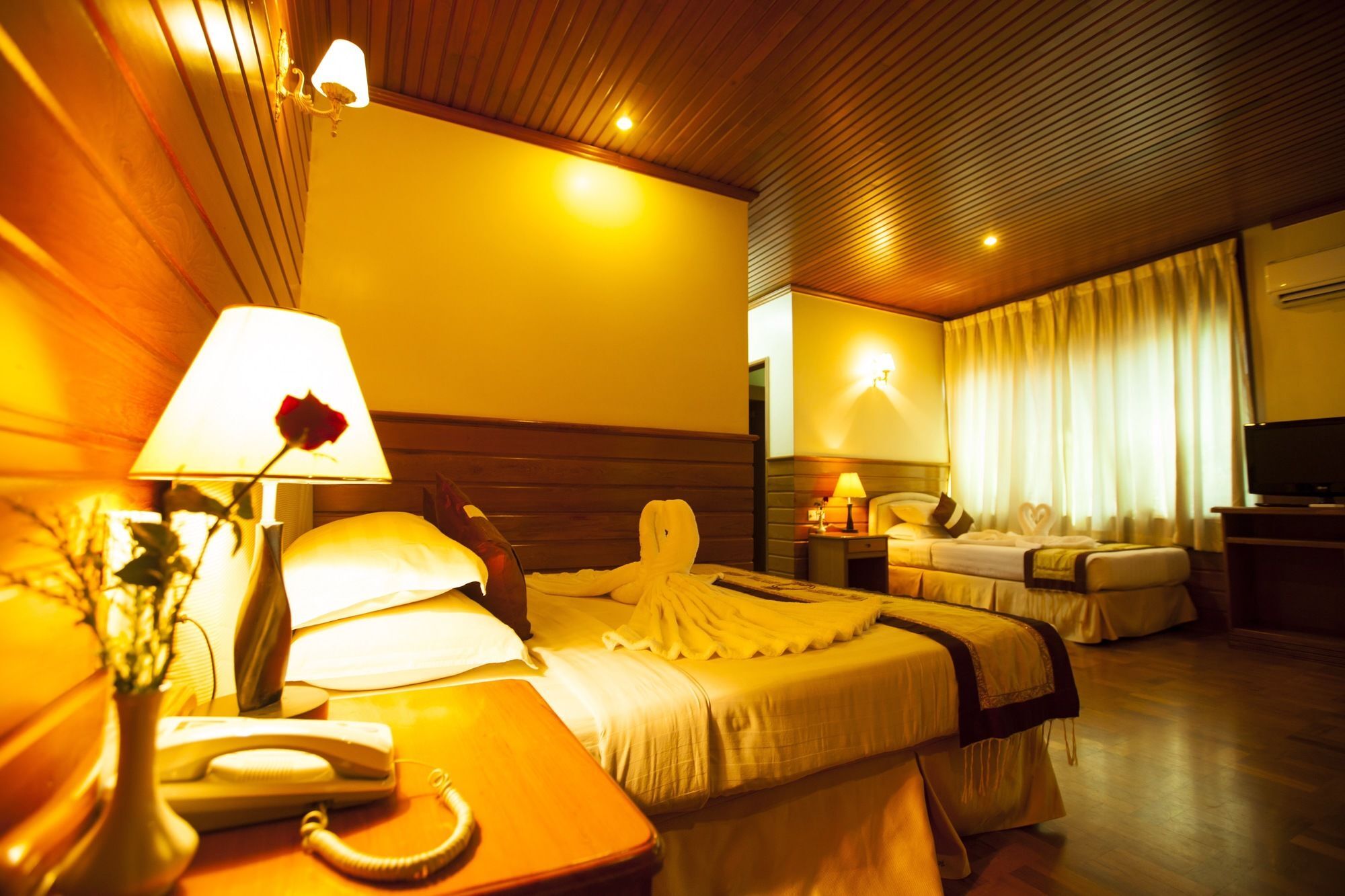 Hotel Queen مانديلاي المظهر الخارجي الصورة