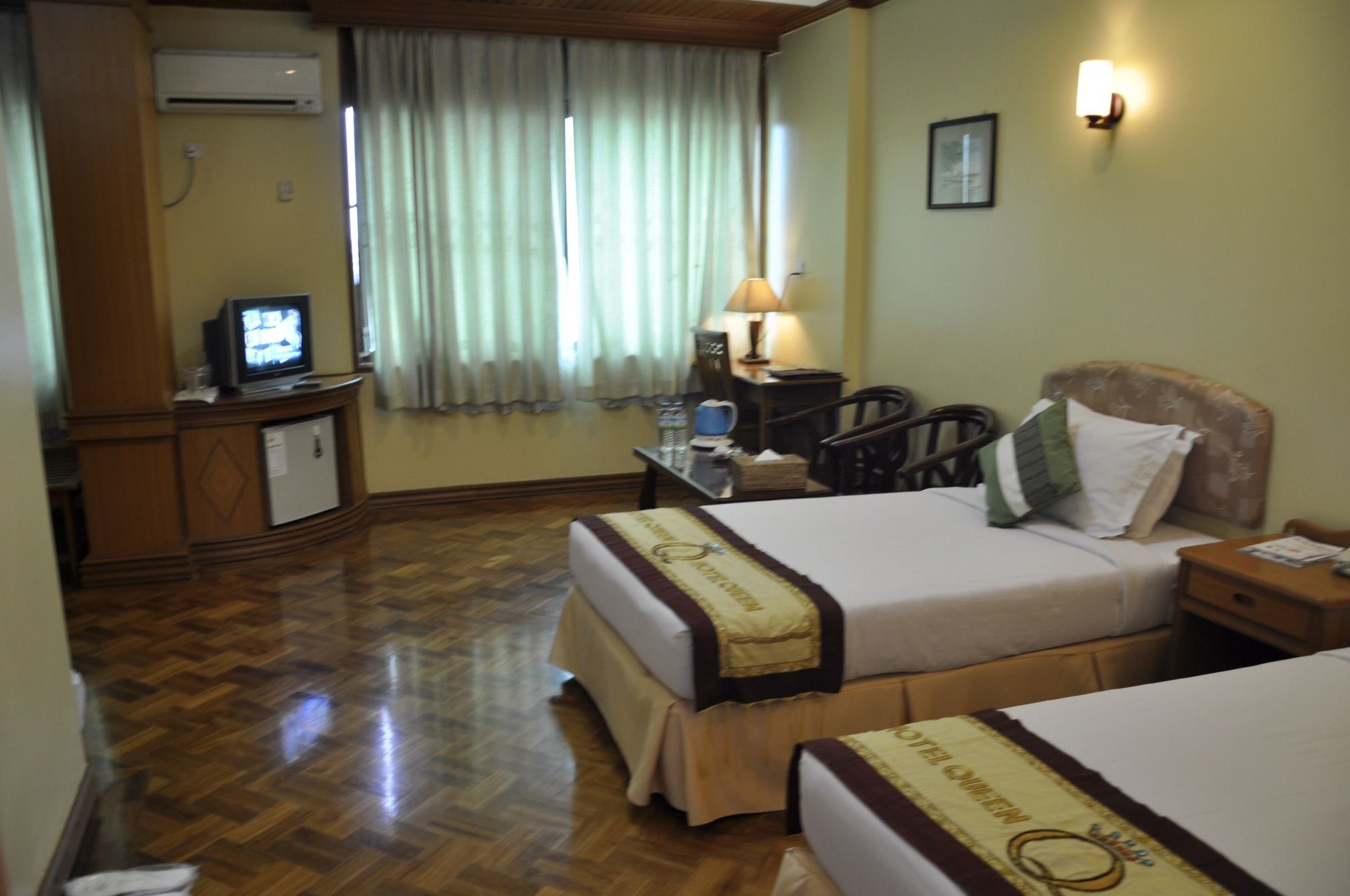 Hotel Queen مانديلاي المظهر الخارجي الصورة