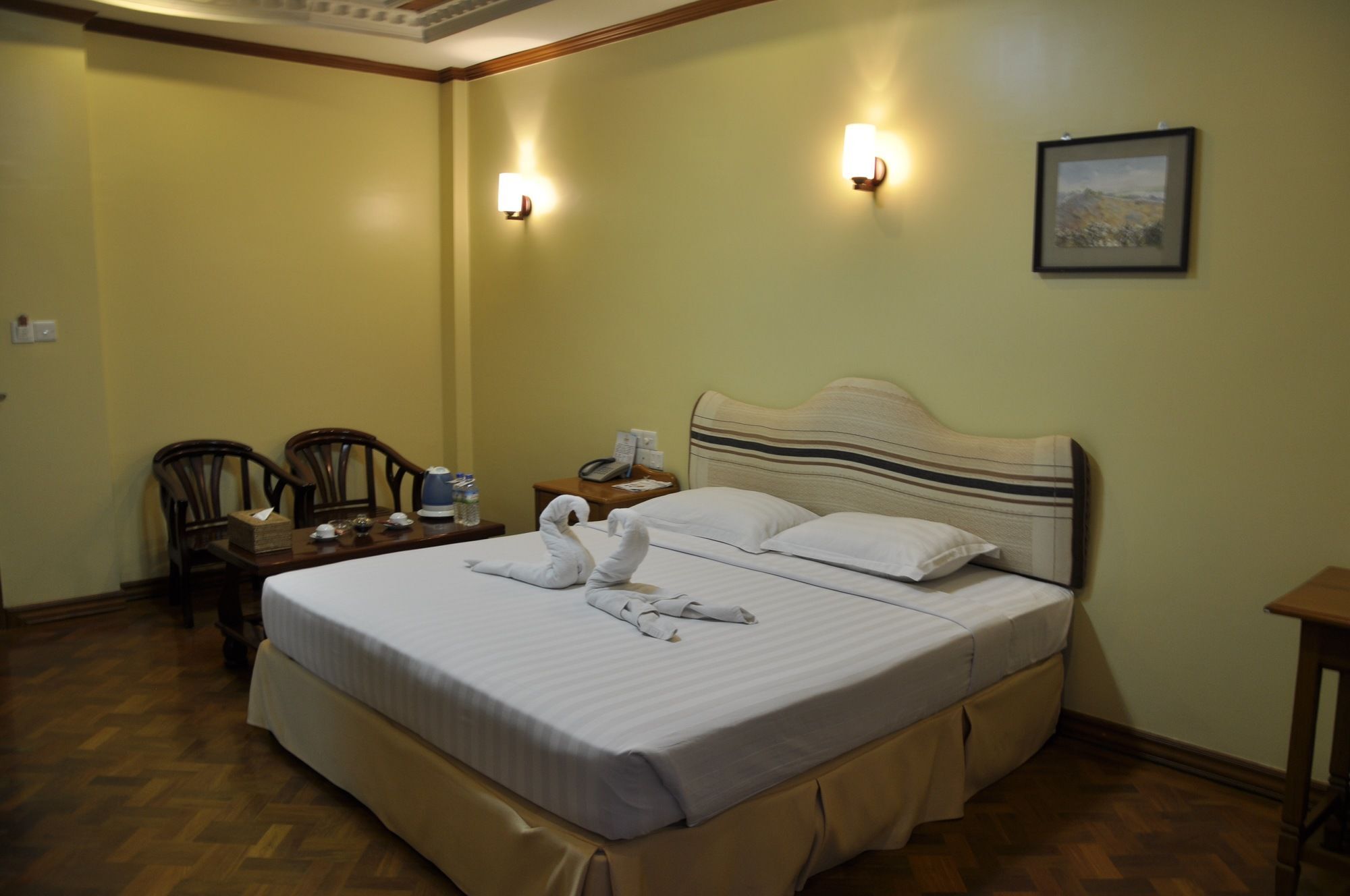 Hotel Queen مانديلاي المظهر الخارجي الصورة