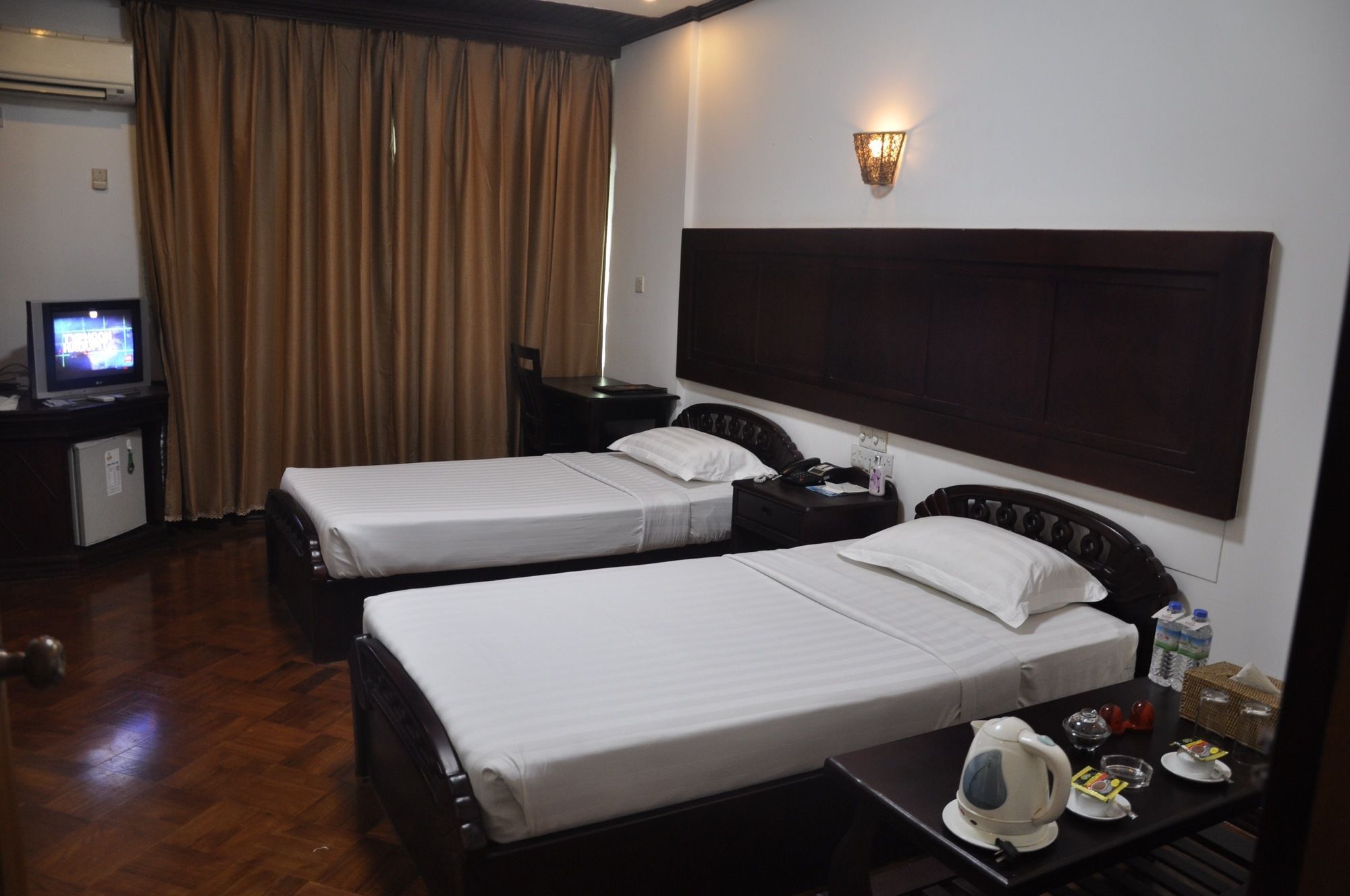 Hotel Queen مانديلاي المظهر الخارجي الصورة