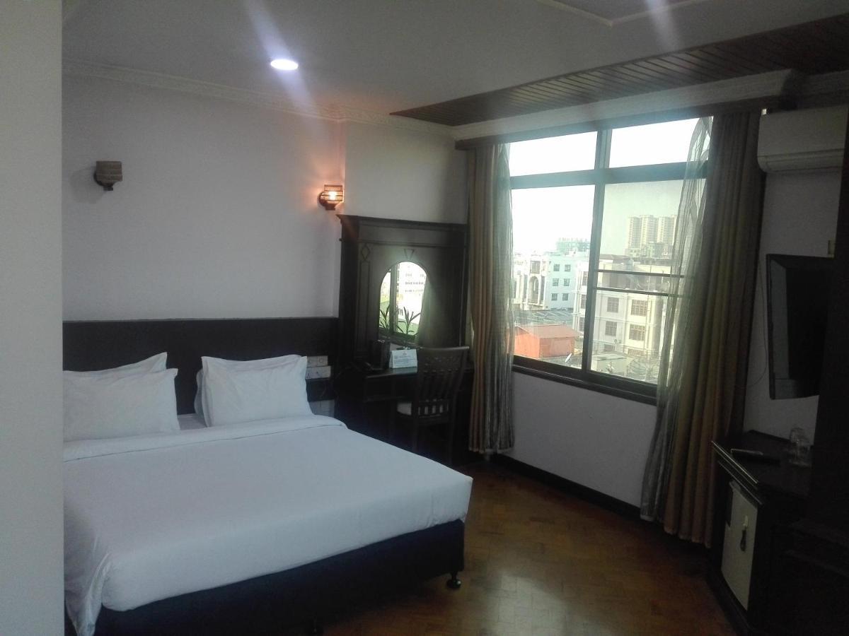 Hotel Queen مانديلاي الغرفة الصورة