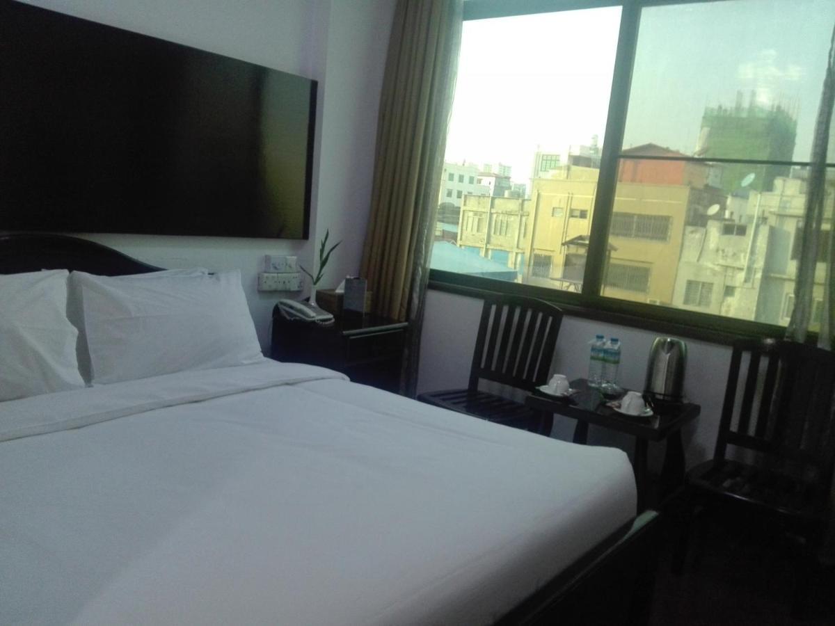 Hotel Queen مانديلاي الغرفة الصورة